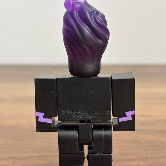 ROBLOX Heroes of Robloxia DARKMATTER Action Figure Toy Jazwares Black & Purple - Picture 6 of 7